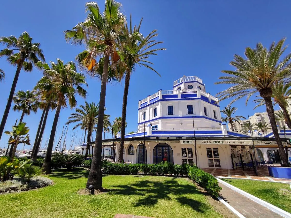 Spacious Beachfront Town House In Estepona With Fully Equipped Kitchen, Pools, Garden, Sea View Holiday home